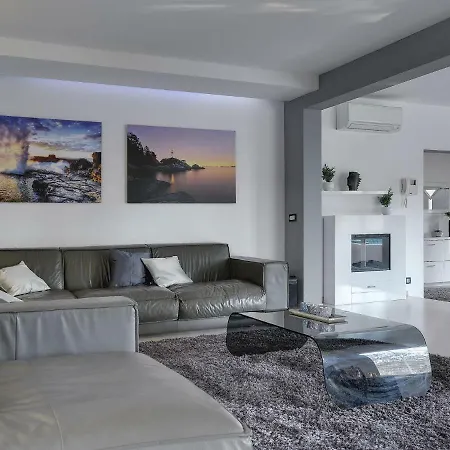 Entini Villa *